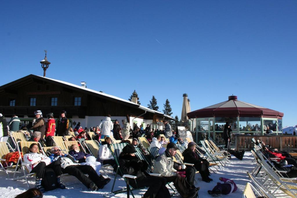 Ehrenbachhöhe on Top of the Mountain Kitzbühel Exterior foto