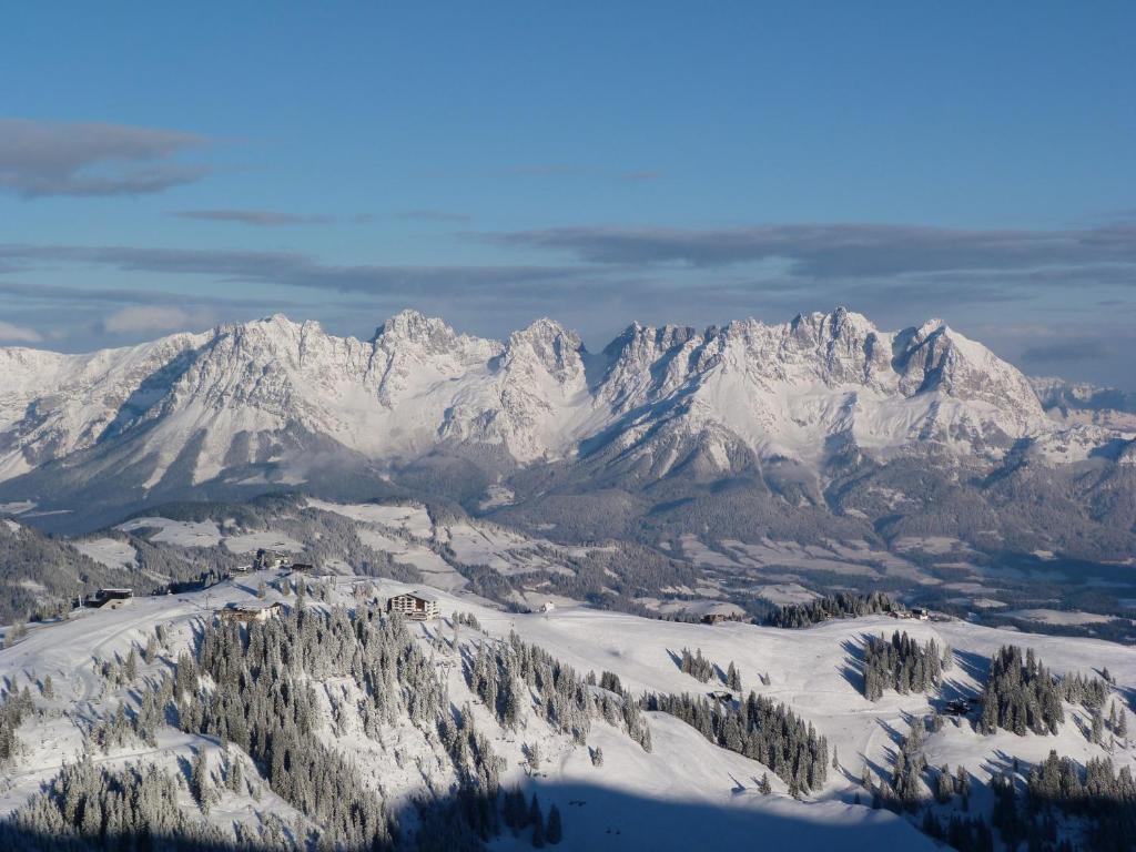 Ehrenbachhöhe on Top of the Mountain Kitzbühel Exterior foto